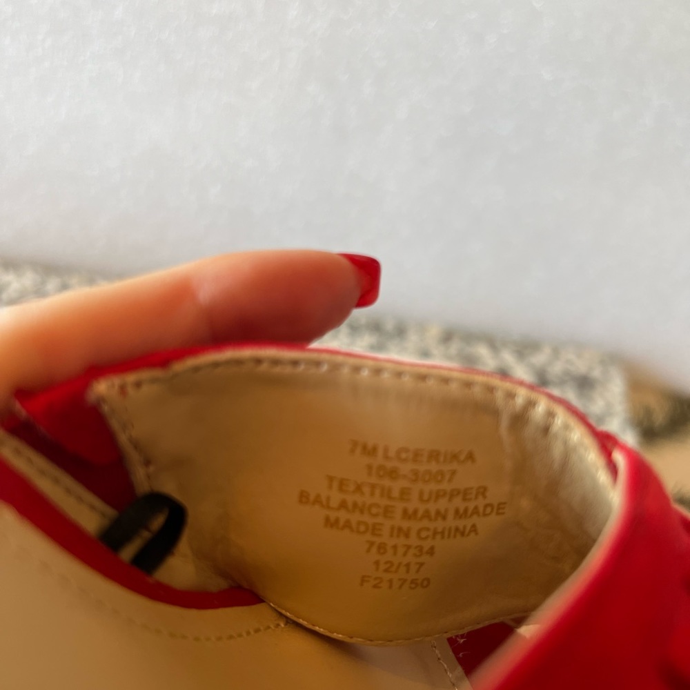 NWOT Liz Claiborne Cerika Red Block Heel Sandals - Picture 4 of 6